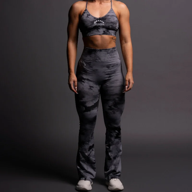 Chic Styles Riders "Everson Seamless" Gracie Flare Scrunch Leggings in Black Ghost Clouds