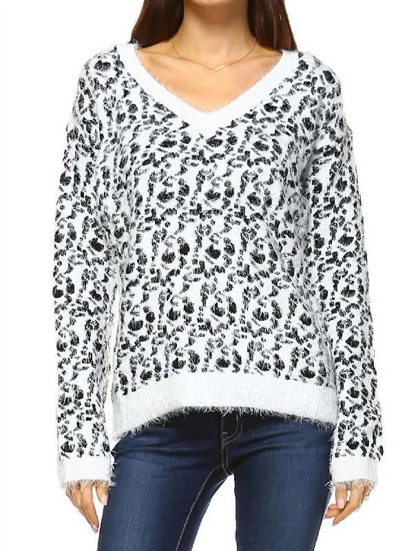 Relaxed Style Women's Leopard Sweater In Black