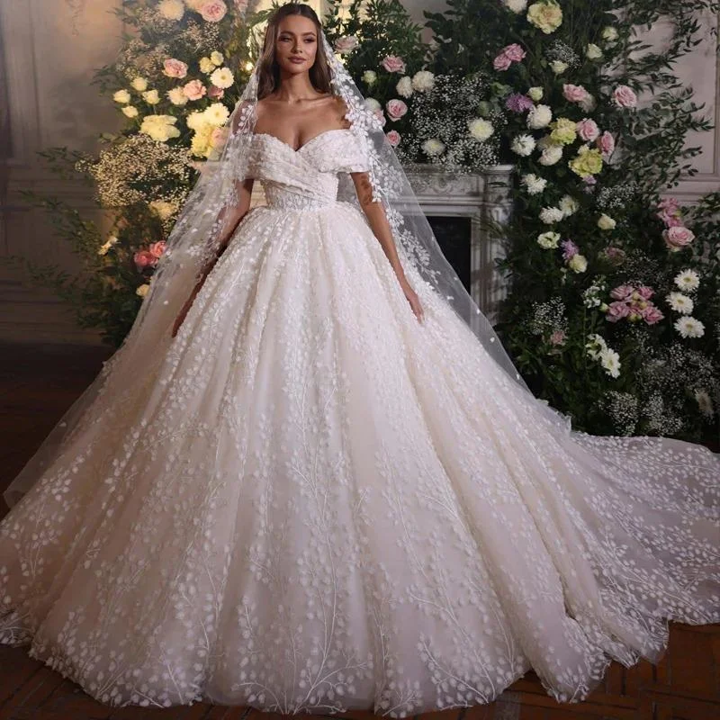 Cool Prices Sexy Sweetheart Neck Lace Up Ball Gown Wedding Dresses Custom Chic Pleated Lace Court Train Princess Bridal Gown