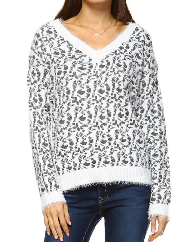 Versatile Outfits Women's Leopard Sweater In Grey