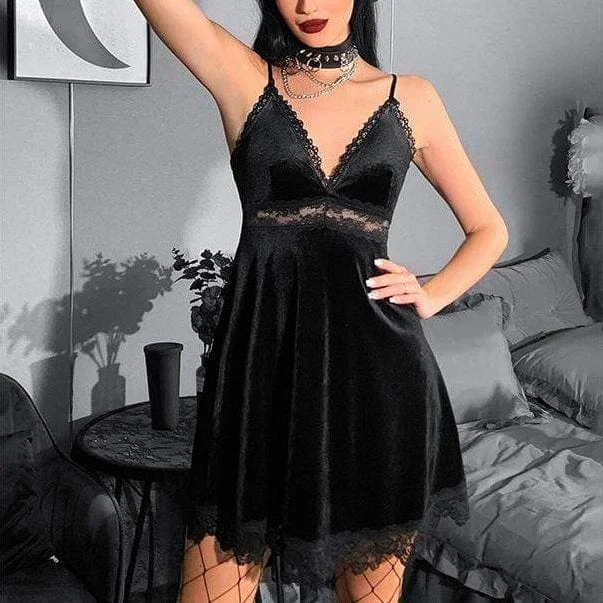 Classic Women's Clothing Styles Women's Gothic Plunging Lace Splice Slip Dress